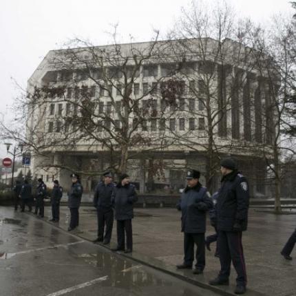 Διαδήλωση στη Μαϊντάν την επομένη της κατάληψης άλλης μια βάσης από τους Ρώσους στην Κριμαία