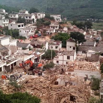 Πάνω από 380 οι νεκροί από τον ισχυρό σεισμό στην Κίνα