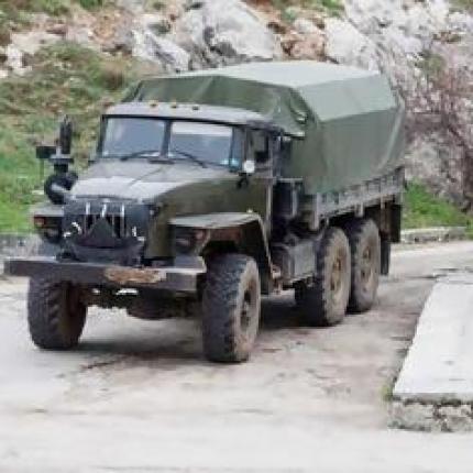 Ρωσική στρατιωτική αυτοκινητοπομπή κατευθύνεται σε βάση κοντά στη Συμφερόπολη