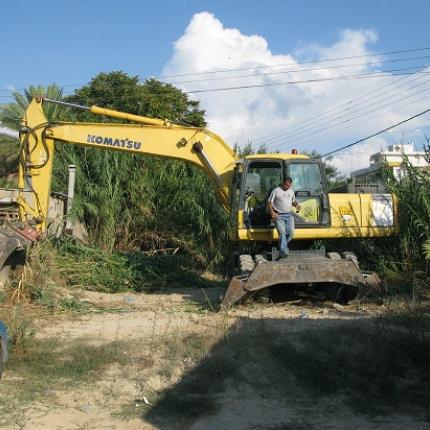 Η μπουλντόζα ισοπέδωσε τη "ζούγκλα" στη Λεωφόρο Κνωσού