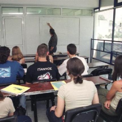 Η αντιδήμαρχος Παιδείας με τους καθηγητές του κοινωνικού φροντιστηρίου