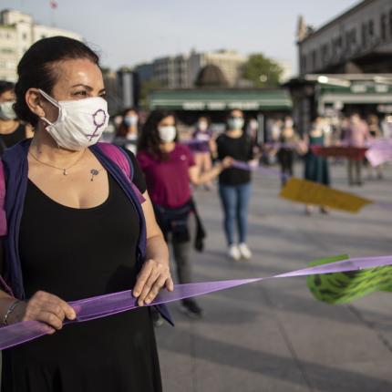 ιαδήλωση κατά της κακοποίησης γυναικών στην Κωνσταντινούπολη