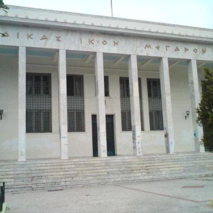 'Εκρηξη έξω από τα δικαστήρια της Κορίνθου