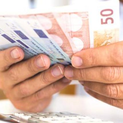Αυτά είναι τα τρία σενάρια για το κούρεμα στο ΕΚΑΣ