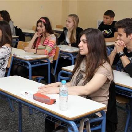 "Λιγότερη ύλη, περισσότερη παιδεία": Μειώνεται η ύλη σε Α' και Β' Λυκείου 