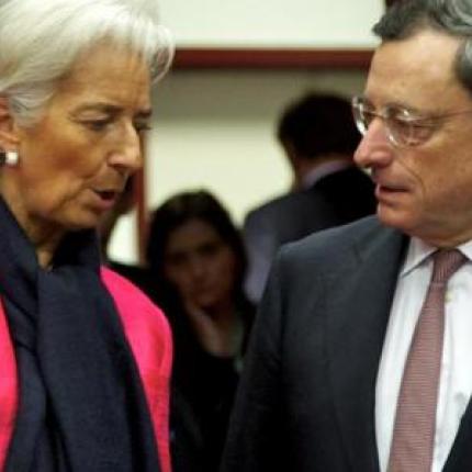 Η Λαγκάρντ απορρίπτει τις αιχμές Ντράγκι για την πολιτική του Ταμείου