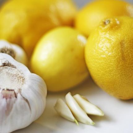 Θεραπευτική Συνταγή με λεμόνι και Σκόρδο για πληθώρα παθήσεων