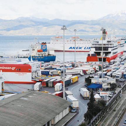 Πάτρα: Συνελήφθησαν και θα απελαθούν 42 μετανάστες