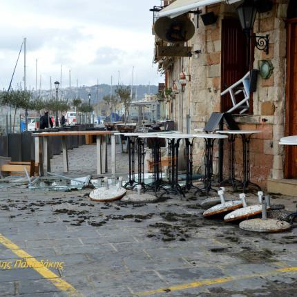 Τεράστιες καταστροφές στο λιμάνι των Χανίων (φωτογραφίες) 