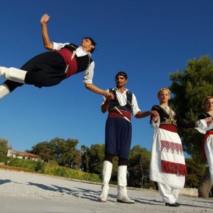 Η Κωνσταντινούπολη χορεύει... κρητικά!