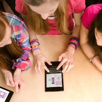 H Google δίνει 50 εκατομμύρια δολάρια σε γυναίκες! (βίντεο)