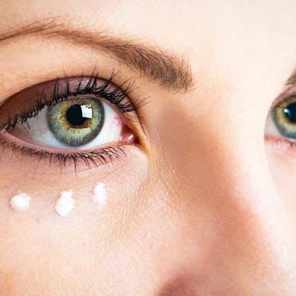 γυναίκα μακιγιάζ ρυτίδες