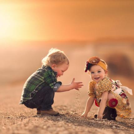 χαρούμενα παιδάκια.jpg