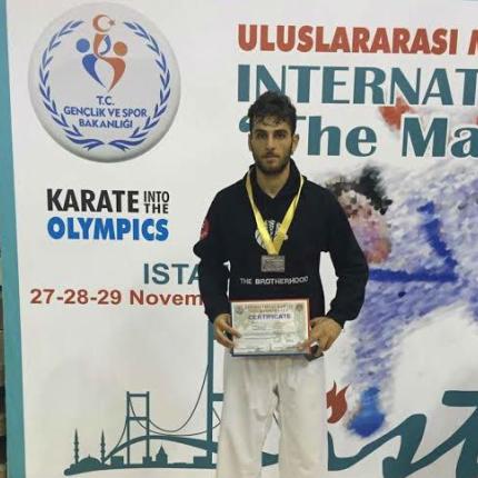 μανωλαράκης καράτε