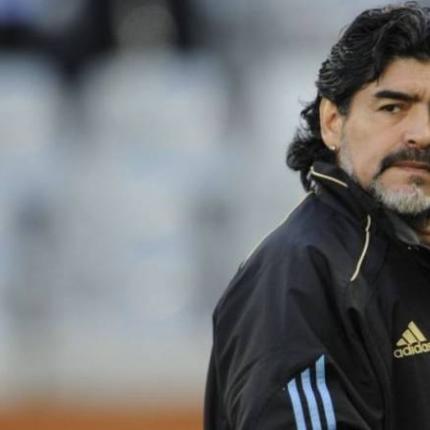 Μαραντόνα: «Καταστροφική, ελεεινή και τρισάθλια η διαιτησία»