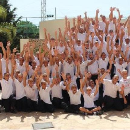 Κύπρος: Ξύρισαν τα κεφάλια τους για να υποδεχθούν καρκινοπαθή συμμαθητή τους