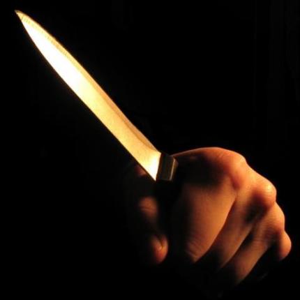 Μαχαίρωσαν οδηγό και του πήραν το αυτοκίνητο