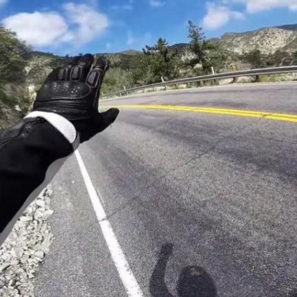 μηχανή γκρεμός