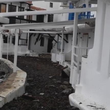 Αγνώριστη η Μύκονος μετά το πέρασμα του «Ηφαιστίωνα» .jpg