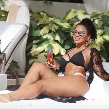 missdollycastro1.jpg