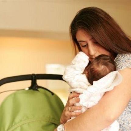 Δικαιώθηκε από το δικαστήριο μητέρα από την οποία ζητούσαν πίσω το επίδομα τοκετού