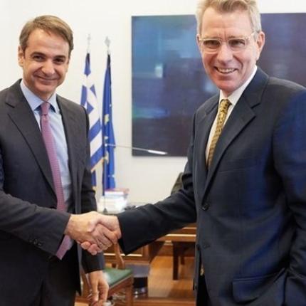 mitsotakis-paiat.jpg