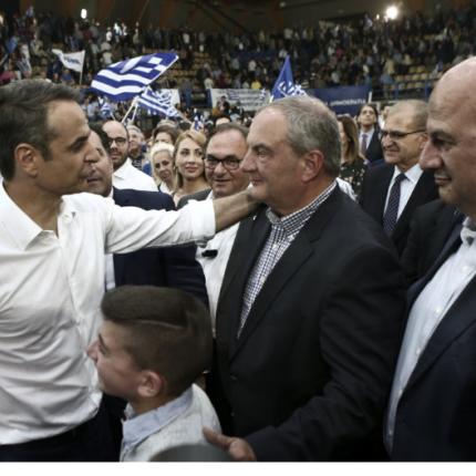 mitsotakis_karamanlis_peristeri-1-768x527.jpg