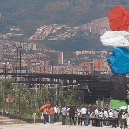 Montana Medellin: Φόρος τιμής στους λόφους που περικυκλώνουν την πόλη