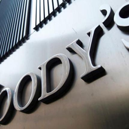 Η Moody&#039;s βλέπει ρίσκο στην έξοδο της Ελλάδας από το μνημόνιο