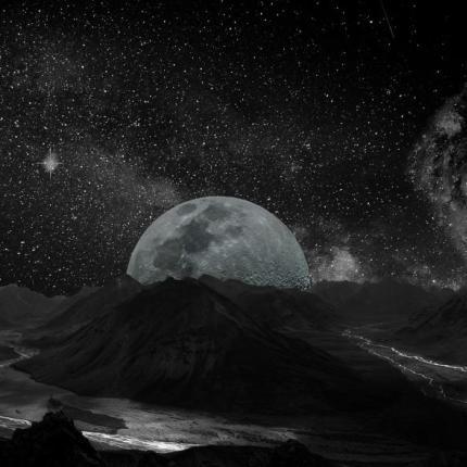 moon-2048727_1920.jpg