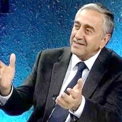 moustafa-akintzi-o-protagonistis.jpg