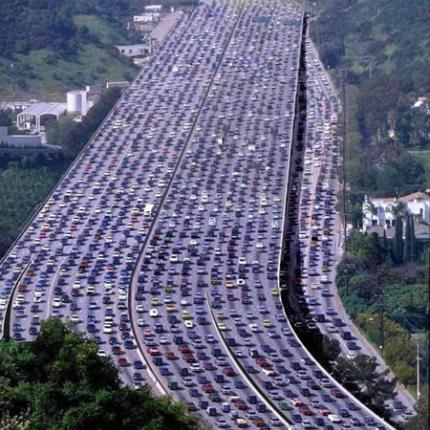 Δέντρο έπεσε σε καλώδια της ΔΕΗ και προκάλεσε μποτιλιάρισμα στην Κηφισίας