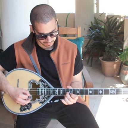 Ο Ηρακλειώτης που παίζει Scorpions με ... μπουζούκι! (ηχητικό)