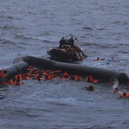 Ναυάγιο με μετανάστες στη Μεσόγειο Πηγή: AP Photo/Sergi Camara