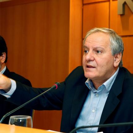Η ΚΕΔΕ καλεί τους Δήμους να διαθέσουν δωρεάν ροδάκινα