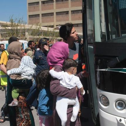 προσφυγες,λεωφορεια