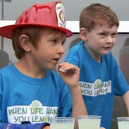 Εφτάχρονος μάζεψε 40.000 δολάρια για να χειρουργηθεί ο φίλος του (βίντεο)