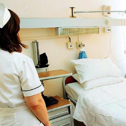 Προσλήψεις μόνιμων γιατρών και νοσηλευτών ζητά το Υπουργείο Υγείας