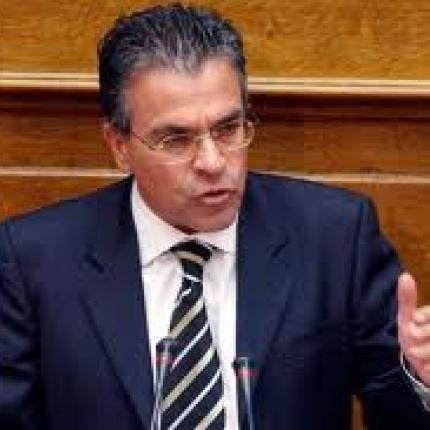 Αντίθετος με την εύκολη λύση των απολύσεων δηλώνει ο υπουργός Εσωτερικών Αργ. Ντινόπουλος