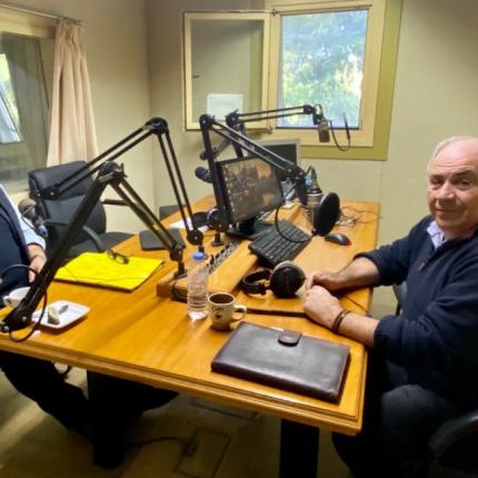 Ο Γιώργος Καραντινός στο Ράδιο Κρήτη.jpg