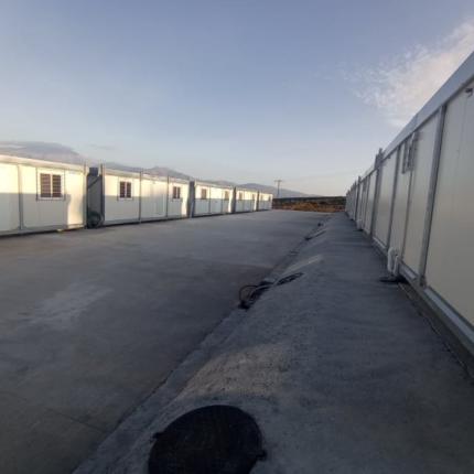 Αναμένονται να φτάσουν και να τοποθετηθούν ακόμη 20 οικίσκοι, με τη ροή να συνεχίζεται και την ερχόμενη εβδομάδα.