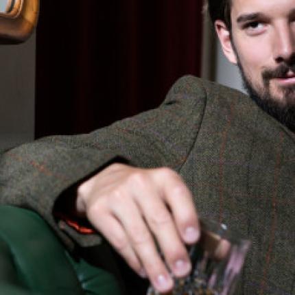 Έλληνας σχεδιάζει το πρώτο ύφασμα που έχει άρωμα ... ουίσκι