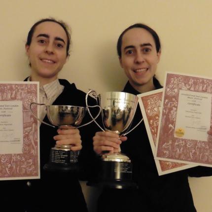 αδελφές καψετάκη