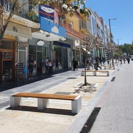 νέα παγκάκια στο κέντρο