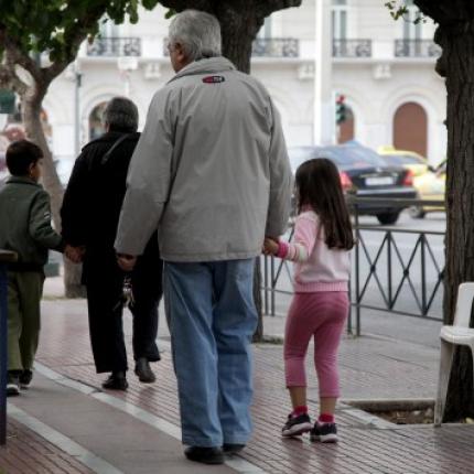 Στην Ευρωβουλή η καταπάτηση των δικαιωμάτων του παιδιού στην Ελλάδα από την τρόικα