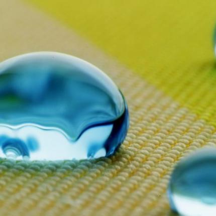 Τέλος στους λεκέδες με τη σούπερ παντοφοβική επιφάνεια!