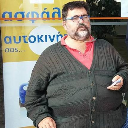 &#039;Εβγαλε τα ράσα και διαδήλωσε κατά του &quot;άδικου φόρου&quot;