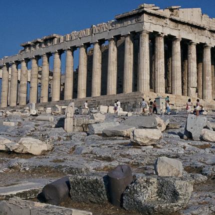 Ρώσοι τουρίστες προκάλεσαν φθορές σε τοιχίο του Παρθενώνα