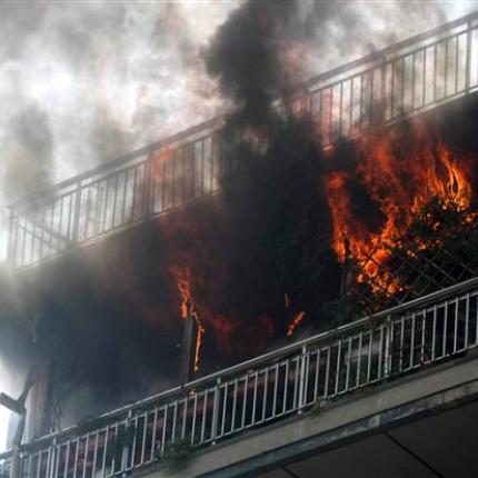 Στο νοσοκομείο μια γυναίκα έπειτα από πυρκαγιά σε σπίτι στις Πατέλες 