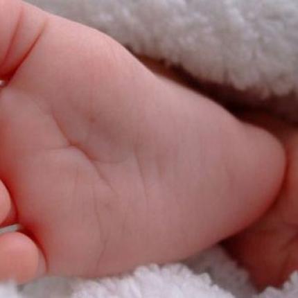 Συνελήφθη η μητέρα που εγκατέλειψε το βρέφος στην ταράτσα